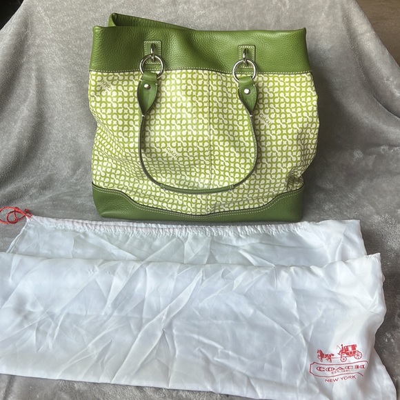 Vintage coach shoulder tote bag, Kelly green and cream leather with dust bag - Picture 7 of 8